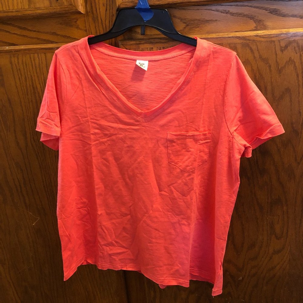 T-shirt Sew in Love Large V Neck Short Sleeve Raw Edges New without Tags